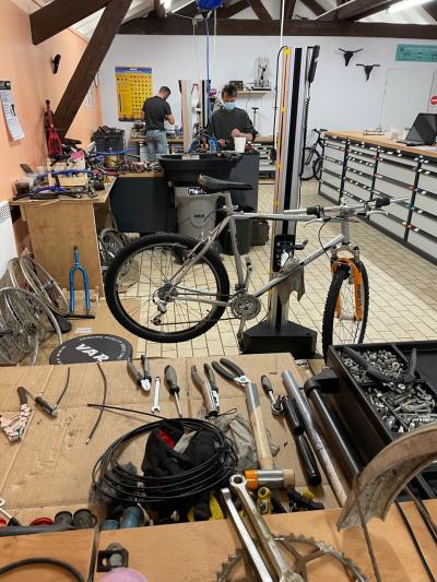 Illustration Vente de vélos reconditionnés et de pièces d'occasion